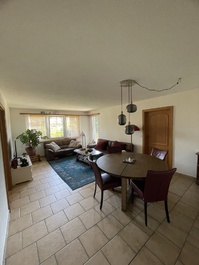 Charmante 2.5-Zimmer-Wohnung mit Balkon in ruhiger Lage in Berikon
