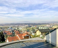 2.5-Zimmerwohnung mit traumhafter Aussicht - Dachwohnung in privatem Mehrfamilienhaus -  Ideal für Singles oder Paare