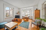 4-Zimmer-Wohnung im 1. Obergeschoss – Charmante Altbauwohnung mit Balkon 4-Zimmer-Wohnung im 1. Obergeschoss – Charmante Altbauwohnung mit Balkon