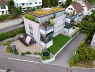 Entdecken Sie diese attraktive 3.5-Zimmer-Wohnung im 2. Stock