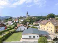Verkauft wird ein Bungalow Erstbezug mit ausgezeichneter Verkehrsanbindung.