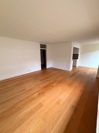 attraktive, lichtdurchflutete 3,5 Zimmer Wohnung mit Hobbyraum