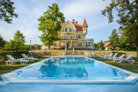 In Ungarn am Plattensee 640 m2 renoviertes Schlosshotel mit 25 Ha Land